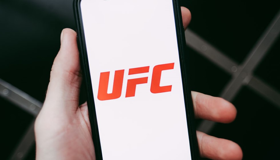 Volkanovski Prepares to Defend Title Against Topuria at UFC 298